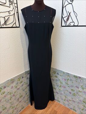 Daymor Couture elegant black sleeveless evening maxi dress. Size 10